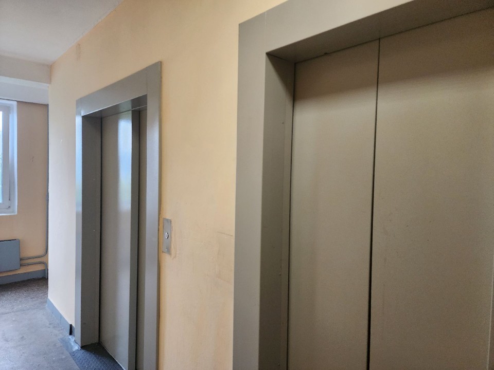 Грузовой лифт в доме на Бородинском бульваре починят, если жители проголосуют за капремонт