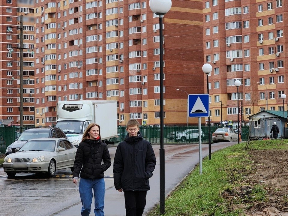 Разбитые большегрузами тротуары в Супоневе приведут в порядок