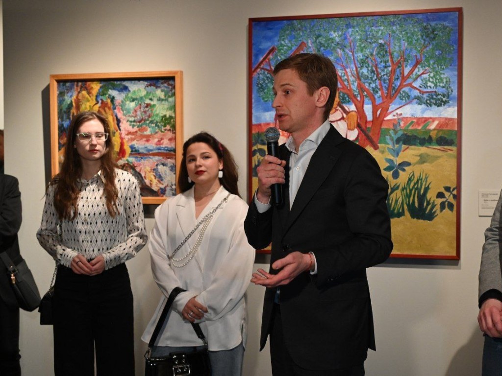 Журналисты медиалаборатории Пущина познакомились с выставкой фотоконкурса имени Сафонова