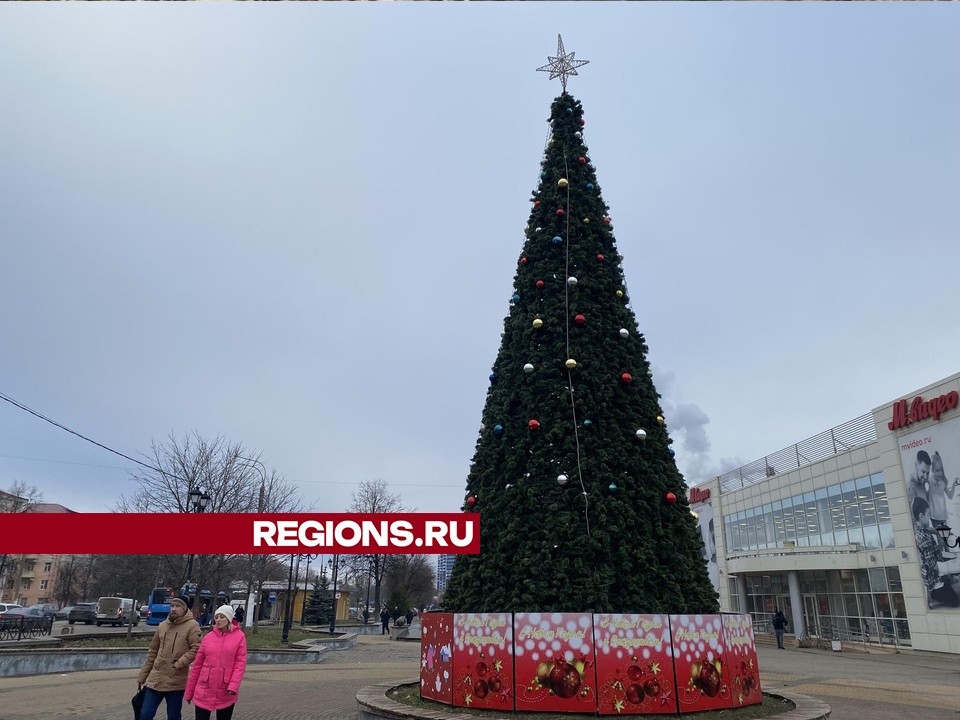 В Подольске на бульваре Льва Толстого установили новогоднюю елку