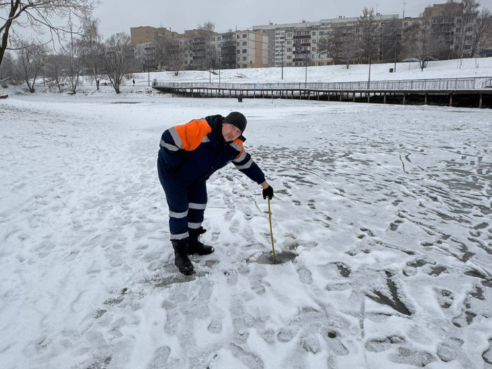 Толщина льда на водоемах округа не отличается прочностью