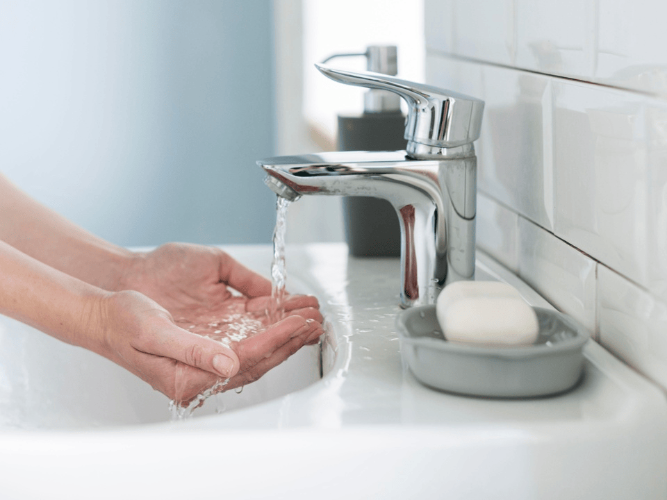 Холодную воду на улице 60 лет СССР включат вечером после завершения ремонта