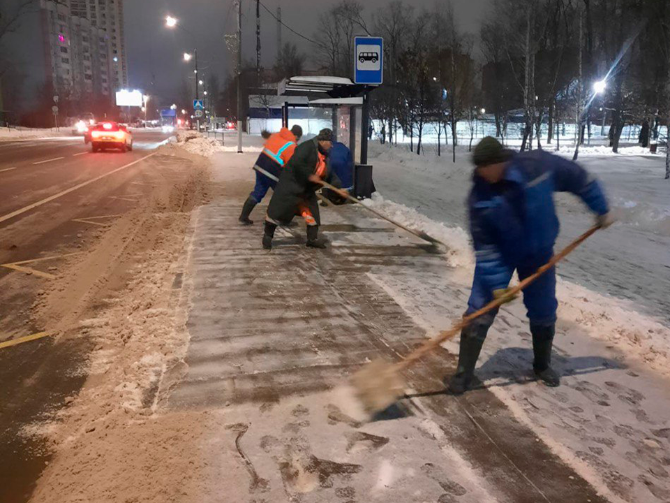 Коммунальные службы Долгопрудного ликвидируют последствия снежной бури