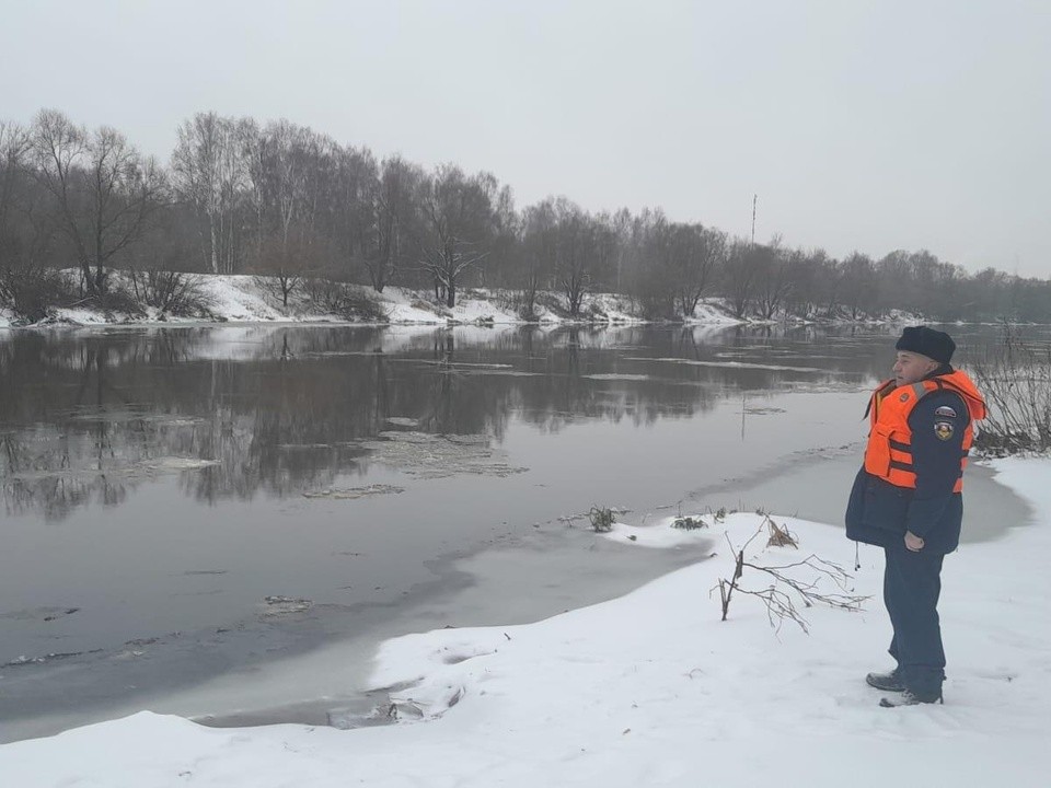 Спасатели уведомили рыбаков об опасностях водоемов округа этой зимой