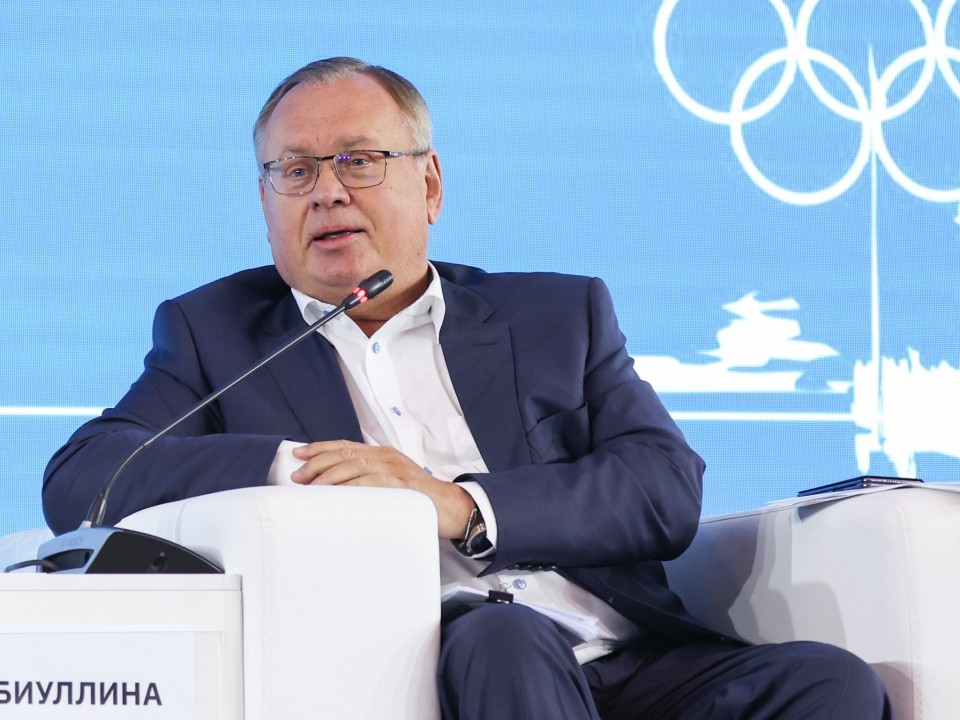 Костин прокомментировал слухи о возможной заморозке вкладов