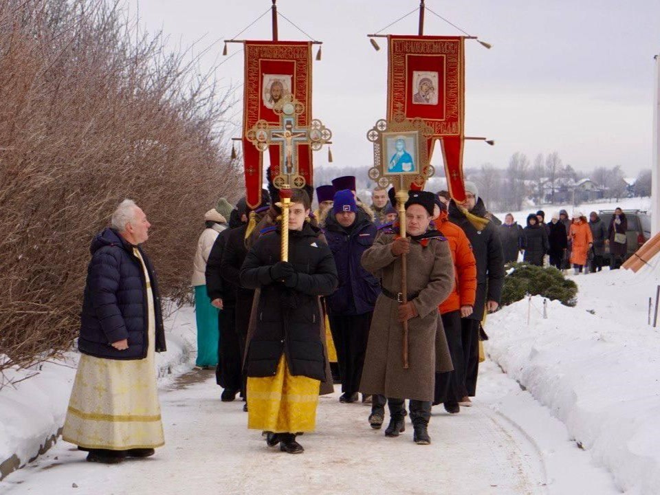 В Можайске отметили праздник Николы Зимнего крестным ходом и молебеном
