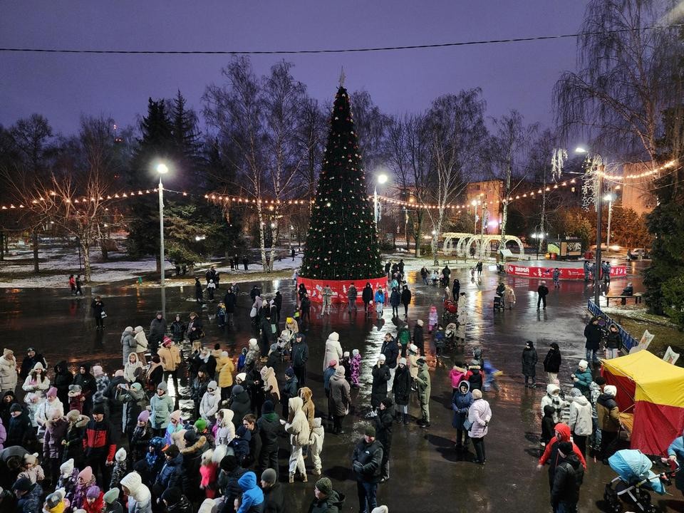 В городе Луховицы открыли зимний сезон большим праздником