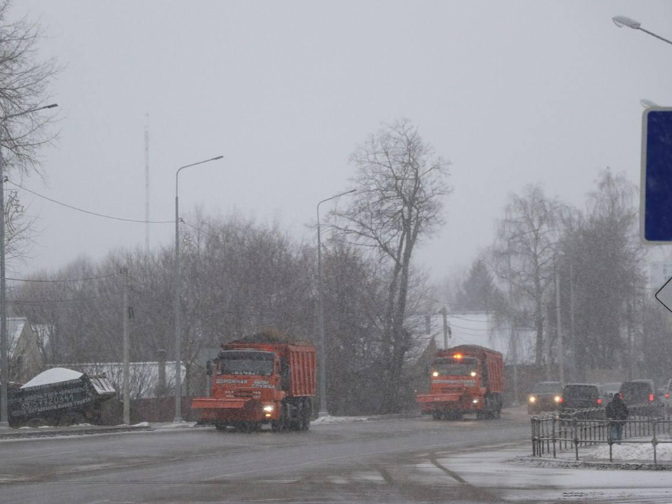 Дорожники очистили трассы Одинцовского округа от снега и починили знаки