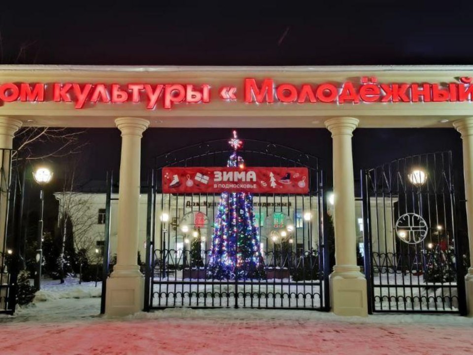 В поселке Молодежный отремонтировали входную группу дома культуры