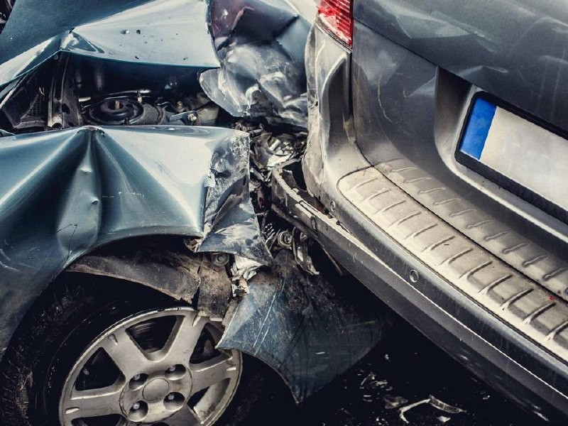 Иномарка получила серьезные повреждения в аварии в Клину