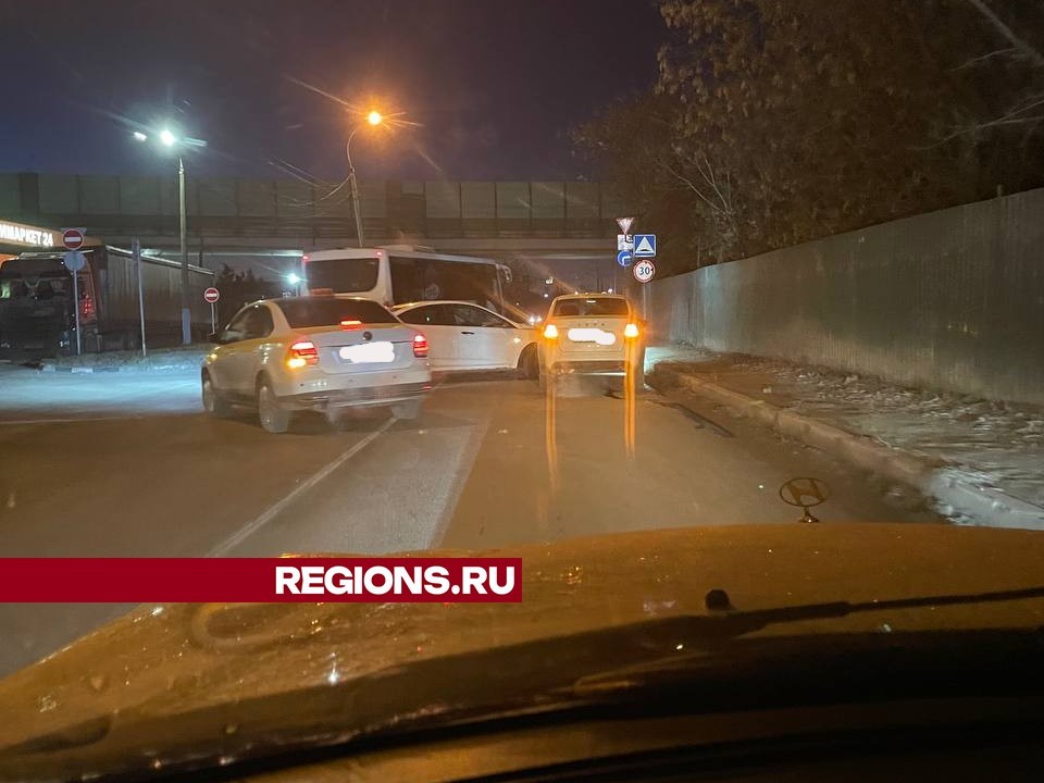 На улице Кооперативная столкнулись два легковых автомобиля