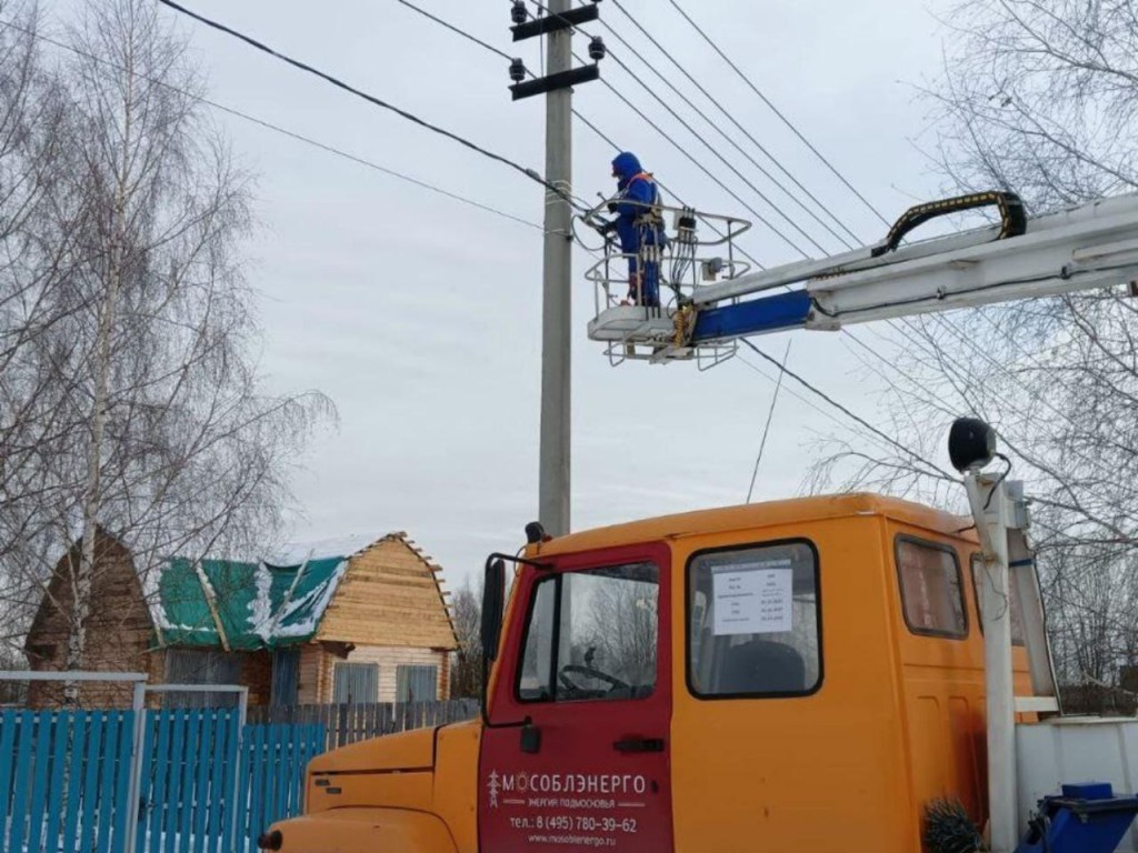 В Юркино энергетики провели новую линию электроснабжения