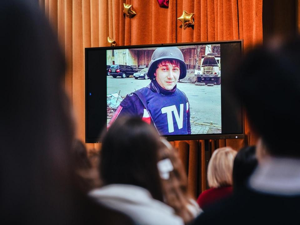 Открытый урок в химкинской школе «Триумф» посвятили памяти журналиста Антона Волошина