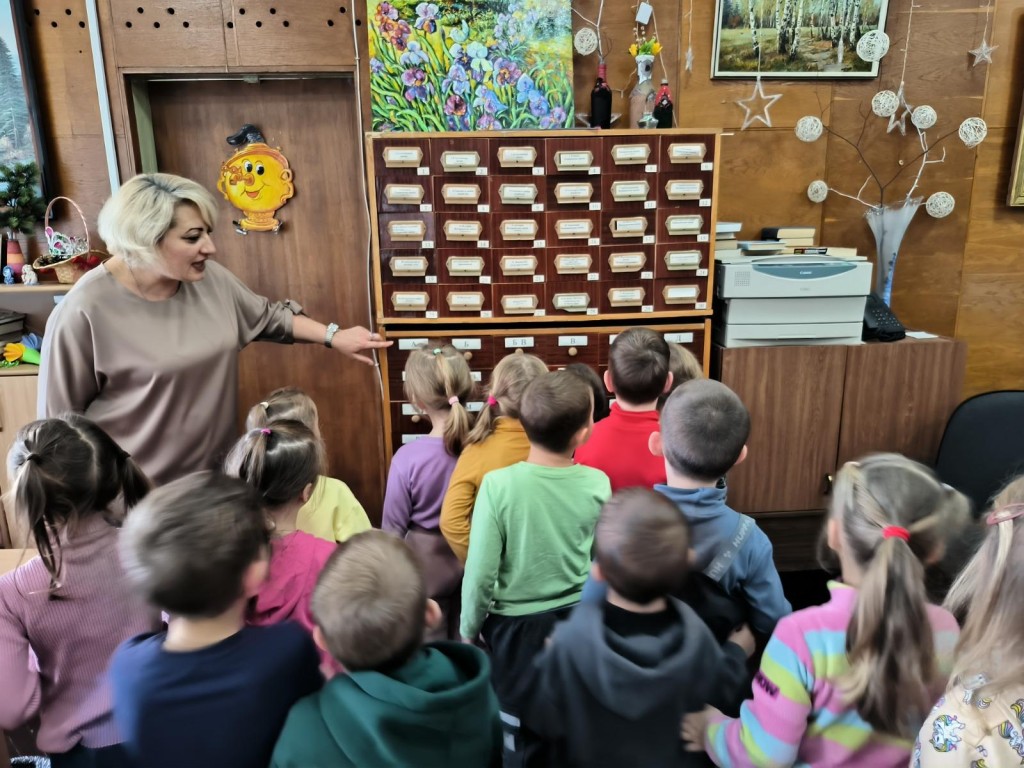 В Наро-Фоминской школе № 3 в старшей группе №9 провели экскурсию в библиотеку города