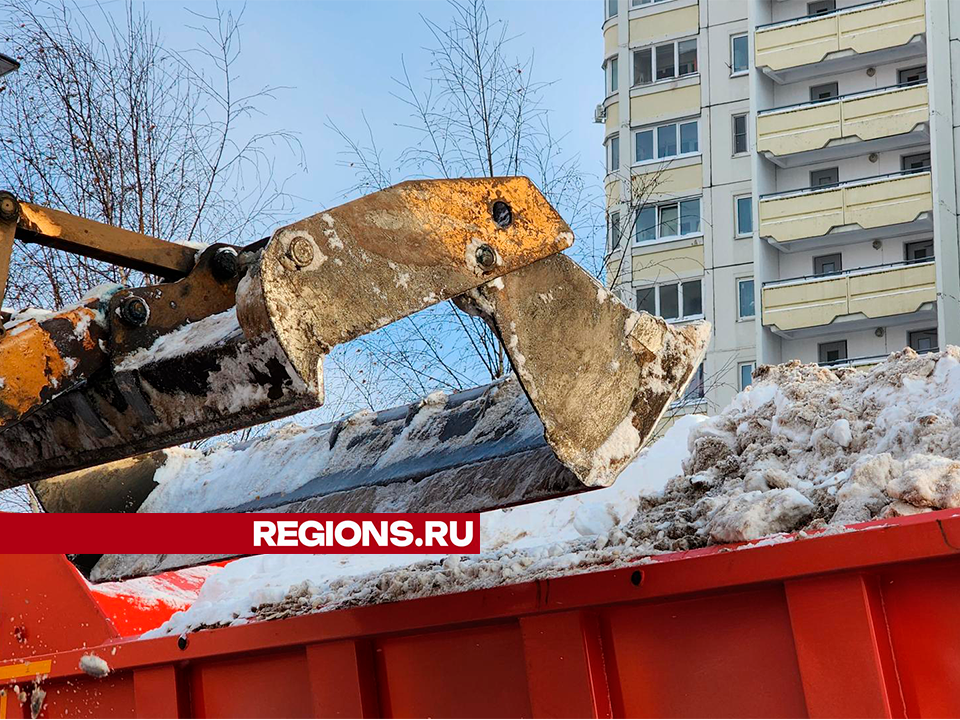 Дворники расчистили Рекинцо-2 от завалов снега