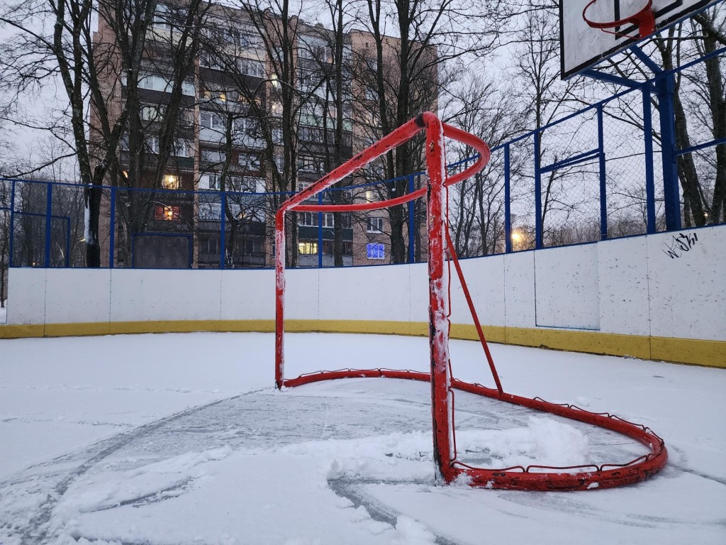 В Черноголовке залили хоккейные коробки