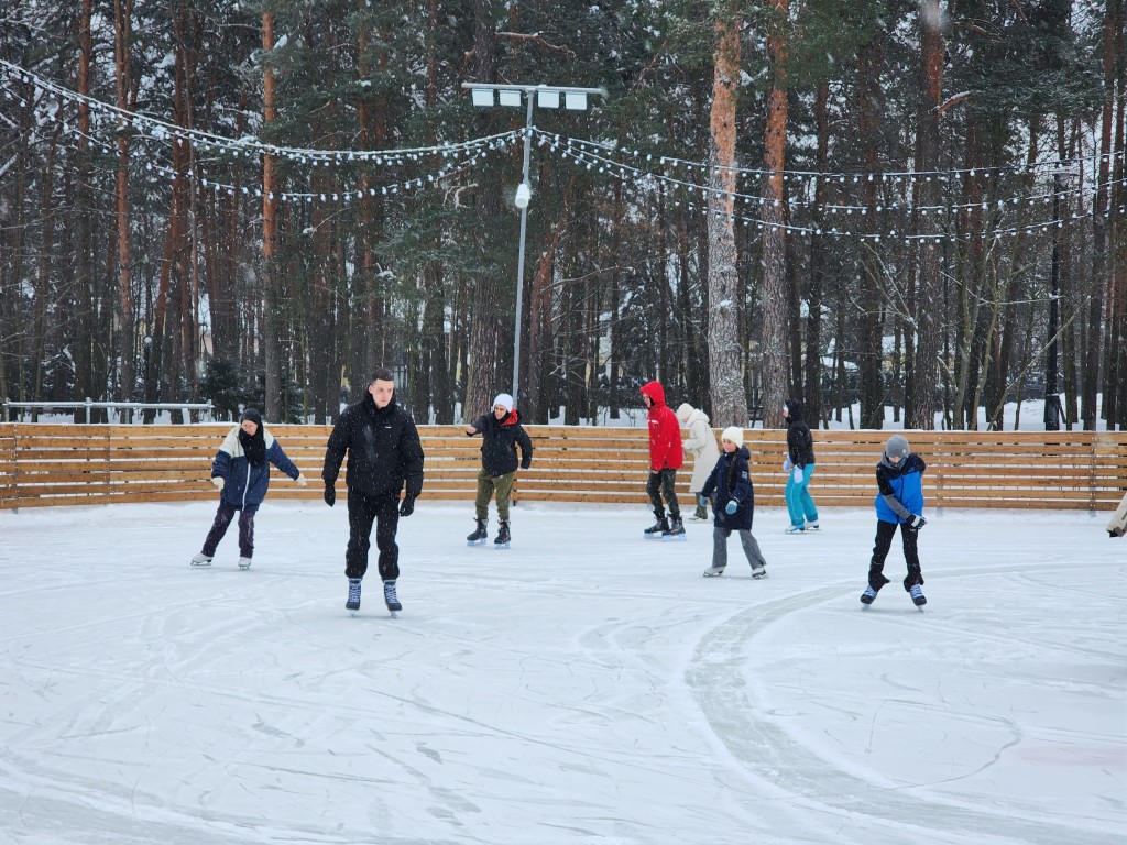 В Можайске открылся каток на Губернаторской площади