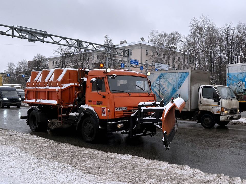 Пешеходов и водителей в Московской области предупредили о гололедице