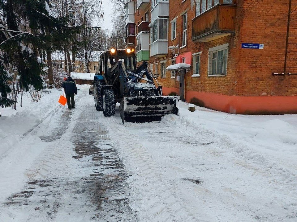 Жителей Клина попросили отогнать машины для уборки снега по восьми адресам