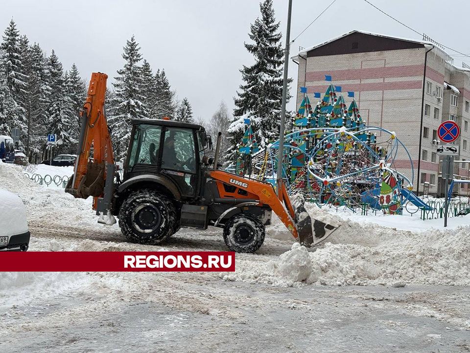 Дороги к школам и детсадам в Восходе расчистили в первую очередь