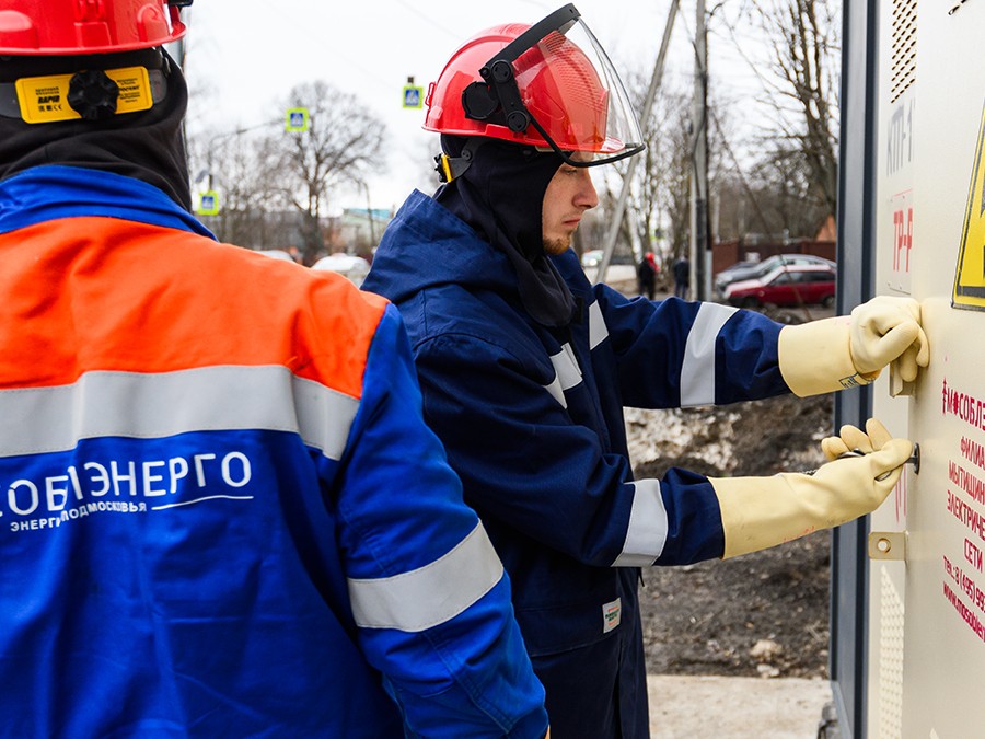 Энергетики заменят опору и опилят деревья в Пушкино в понедельник