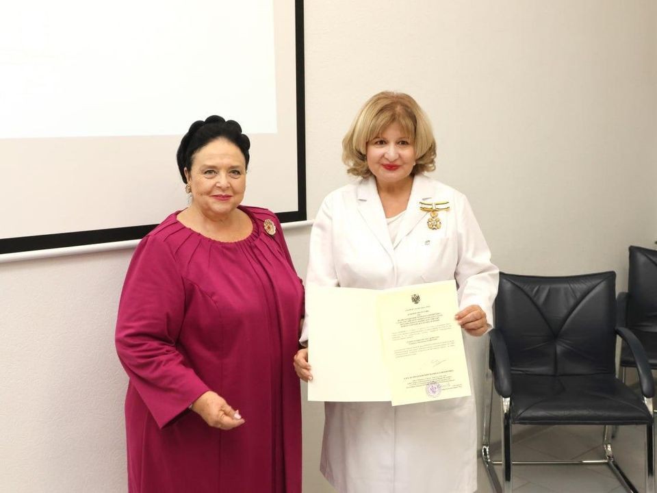 Великая княгиня Романова наградила директора НИКИ детства орденом