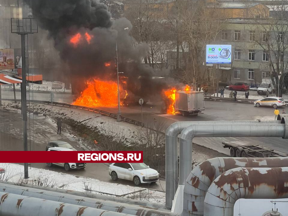 Фура и грузовик горят на въезде в Дзержинский