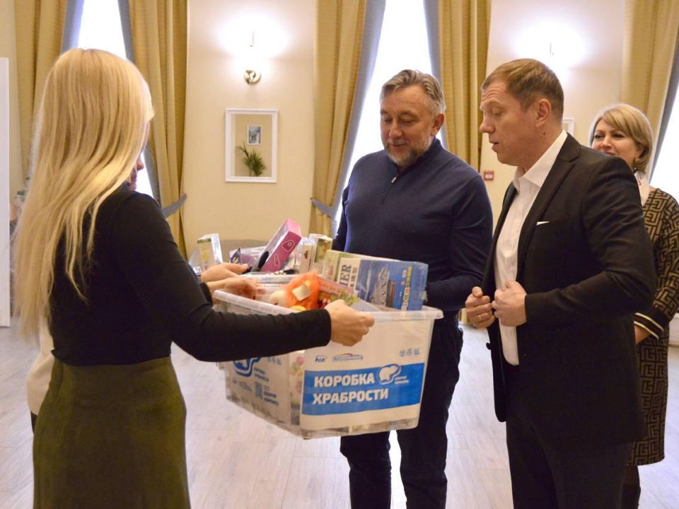 Юным пациентам хосписа в Домодедове депутаты передали подарки