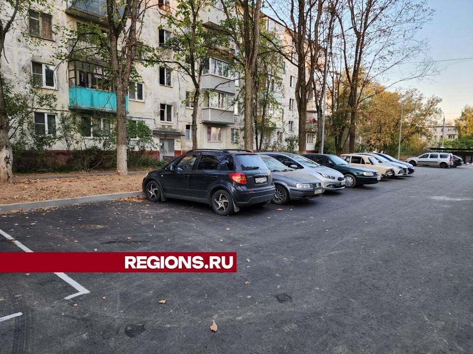 У детского сада на улице Весенней в Чехове организовали парковку