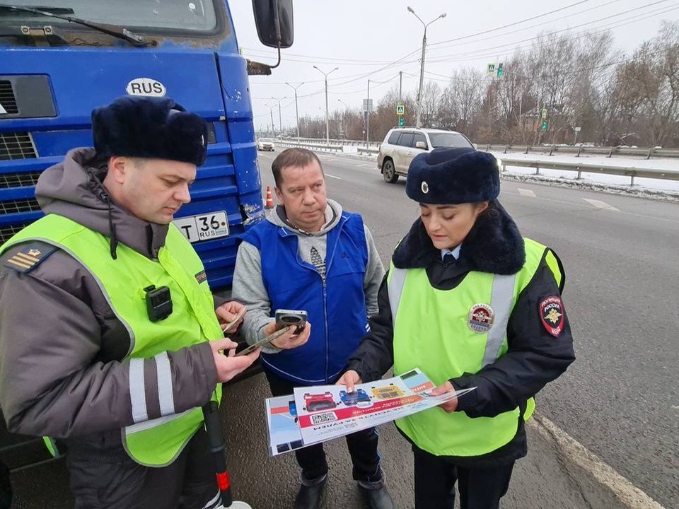 В Домодедове у водителей грузовиков и автобусов проверили наличие тахографа