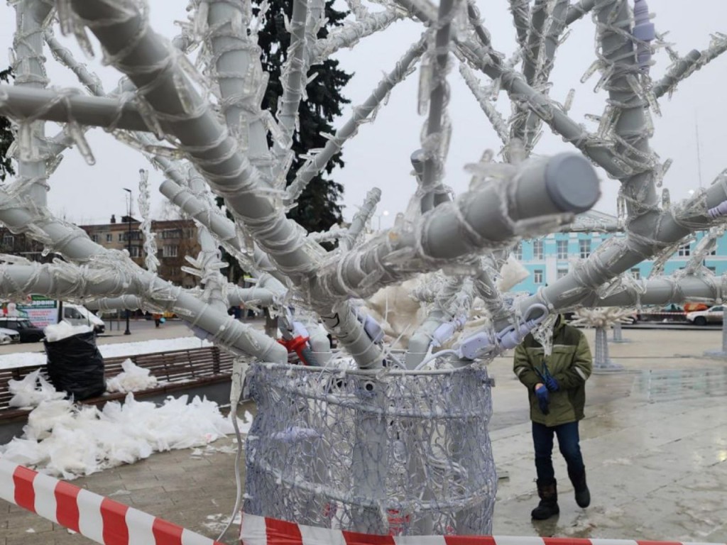 Световые деревья украсят центральную площадь Пушкино