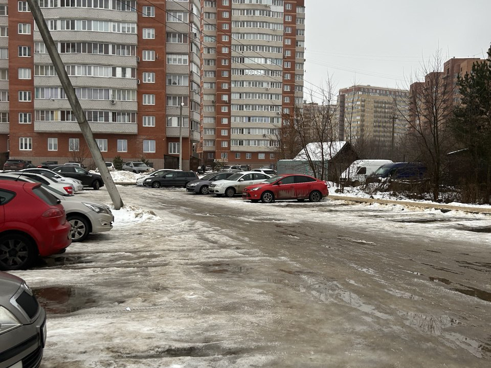 Парковку и двор на улице Архитектора Белоброва очистили от снега по просьбе жителей