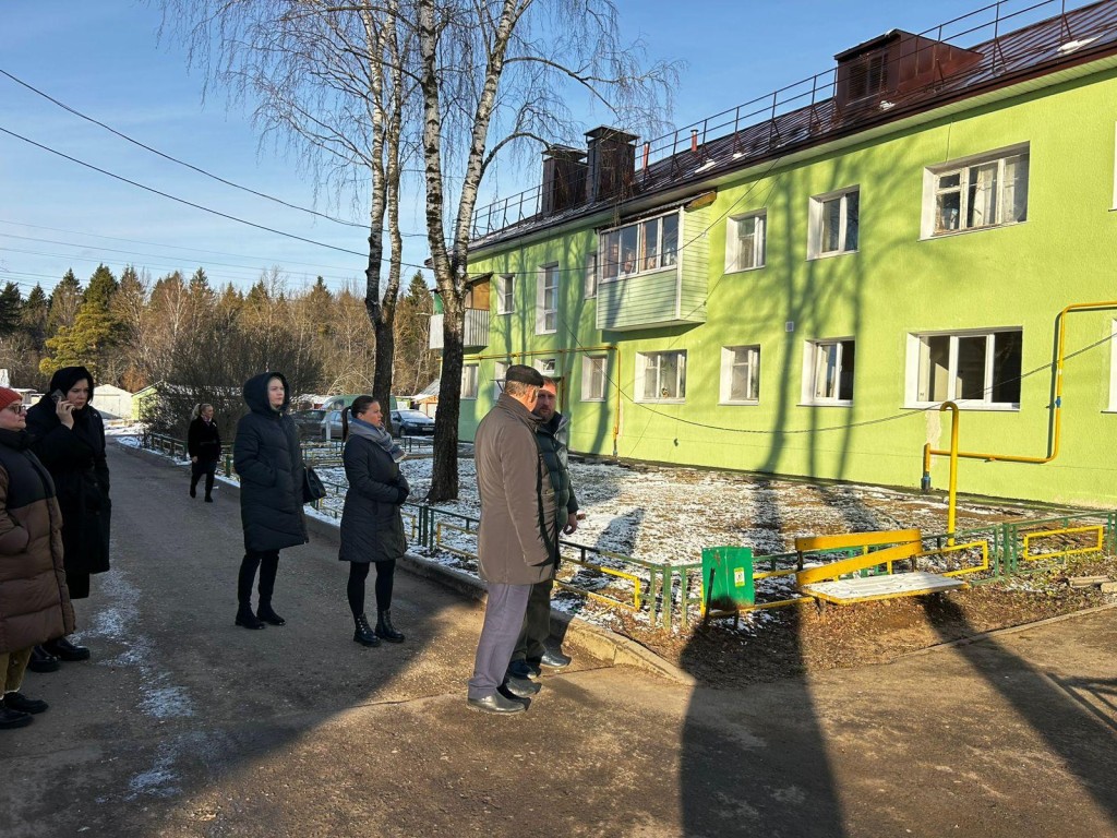 Заменили входные двери и утеплили фасады в жилом доме в Атепцеве