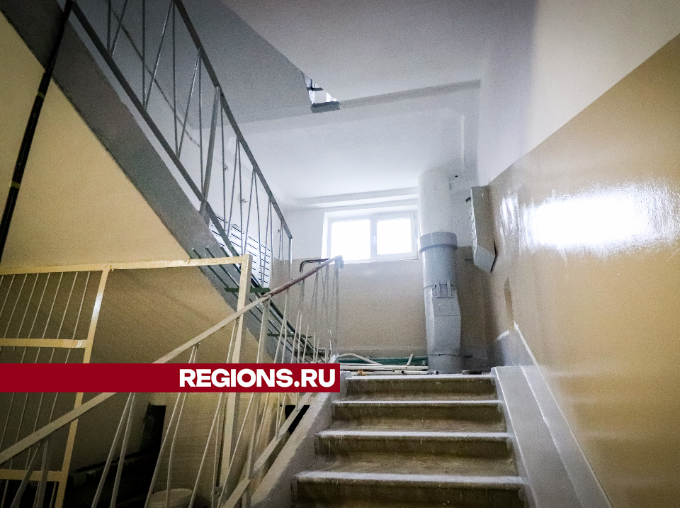 Горожане, которые сами забили канализацию, пожаловались на жуткий запах в доме