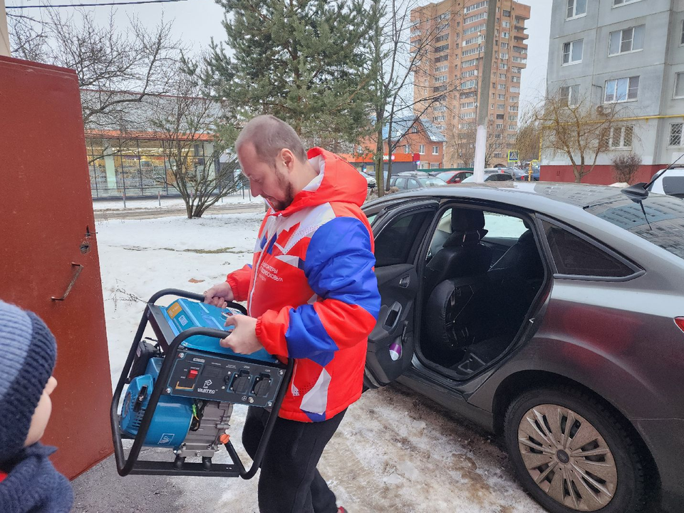 Подольские волонтеры передали генераторы и другое оборудование бойцам СВО