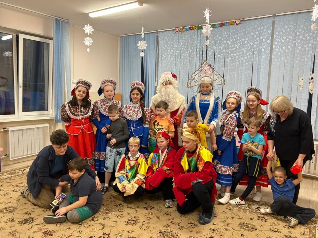 Ученики Наро-Фоминской школы №9 провели благотворительный праздник в детском садике «Полянка»