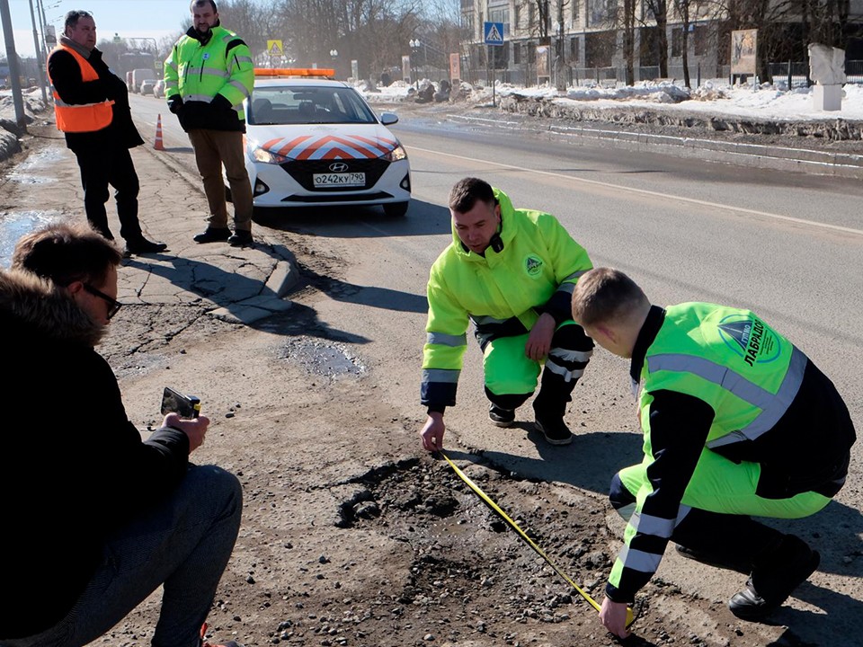 В Подмосковье за неделю устранили 3,4 тыс. дефектов дорожного покрытия