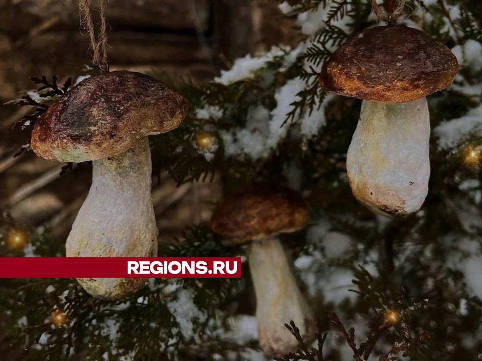 Рукодельница из Подольска создает уникальные елочные игрушки из бумаги и клея