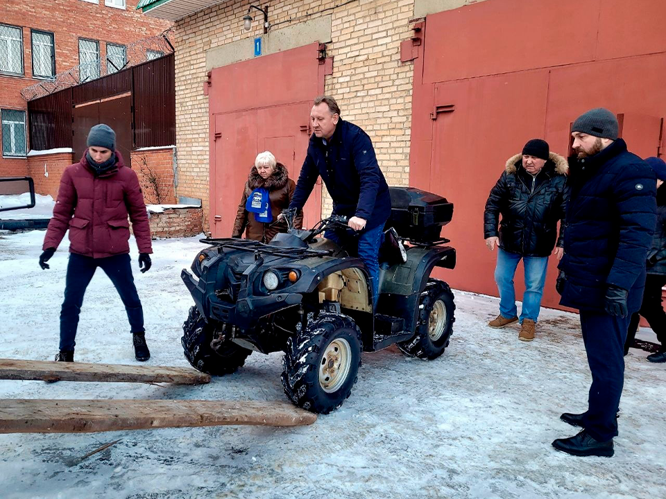 Квадроцикл, ортезы и новогодние подарки отправили из Зарайска бойцам СВО