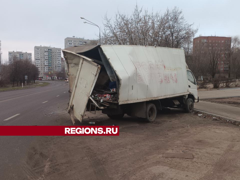 Заднюю часть «Газели» снесли в результате ДТП в Дзержинском