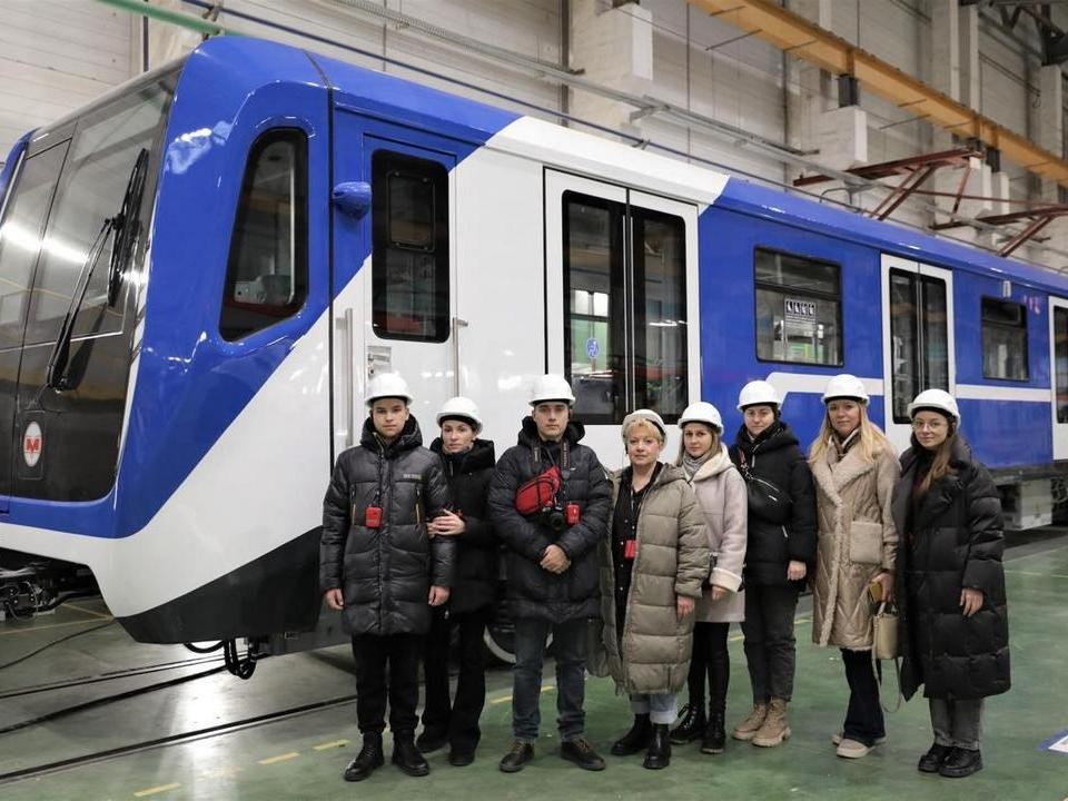 Юные победителям викторины «МетроКвиз» из Беларуси подарили экскурсию по «Метровагонмашу»