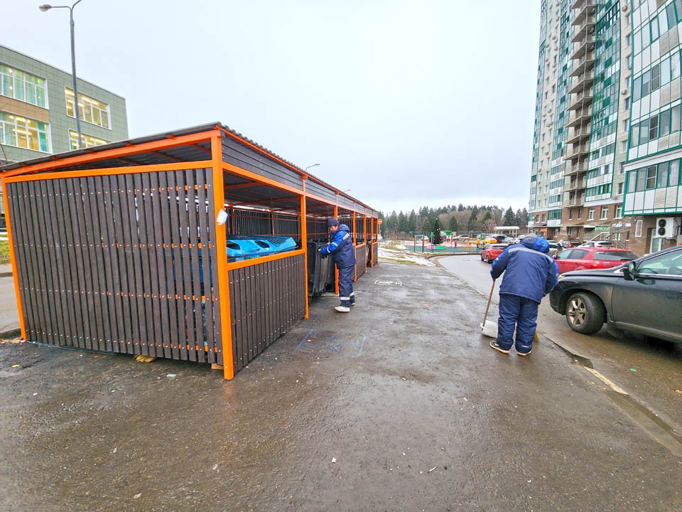 В Лосино-Петровском с начала года обновили девять контейнерных площадок