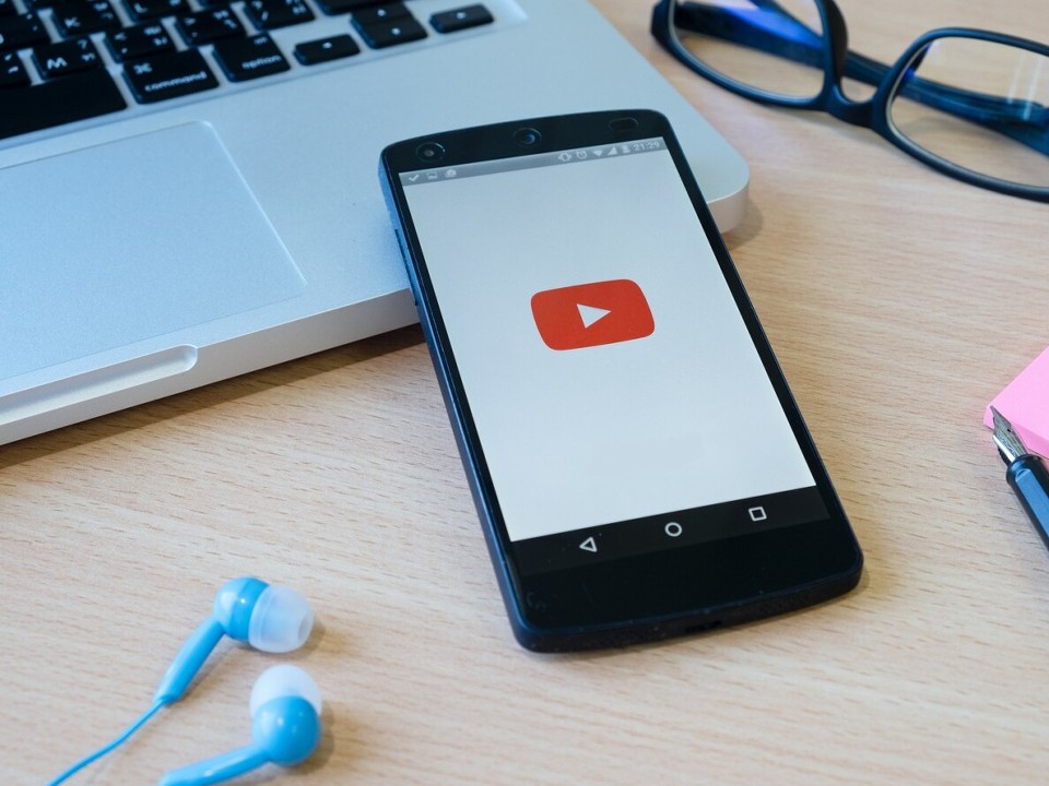 После блокировки в России YouTube может потерять 20 млрд руб.