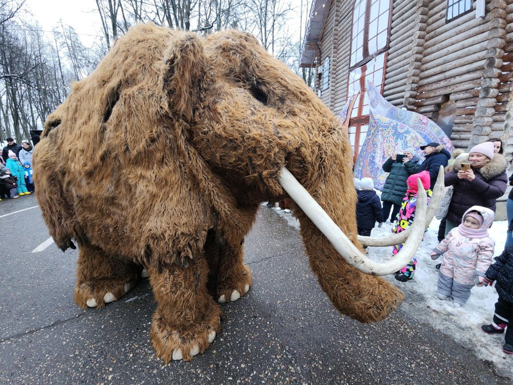 В первый день зимы в Рузе появились мамонты