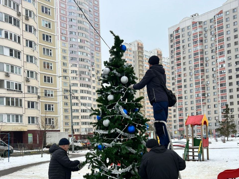 Дрожжино едва не осталось без новогодней елки из-за хулиганов