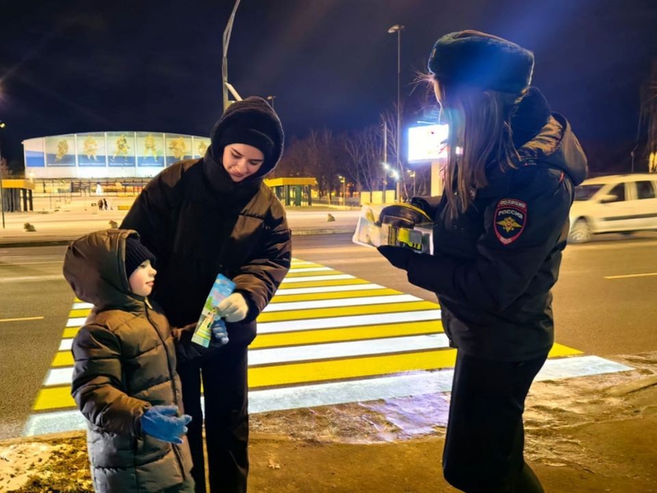 В Воскресенске призвали юных пешеходов носить световозвращатели