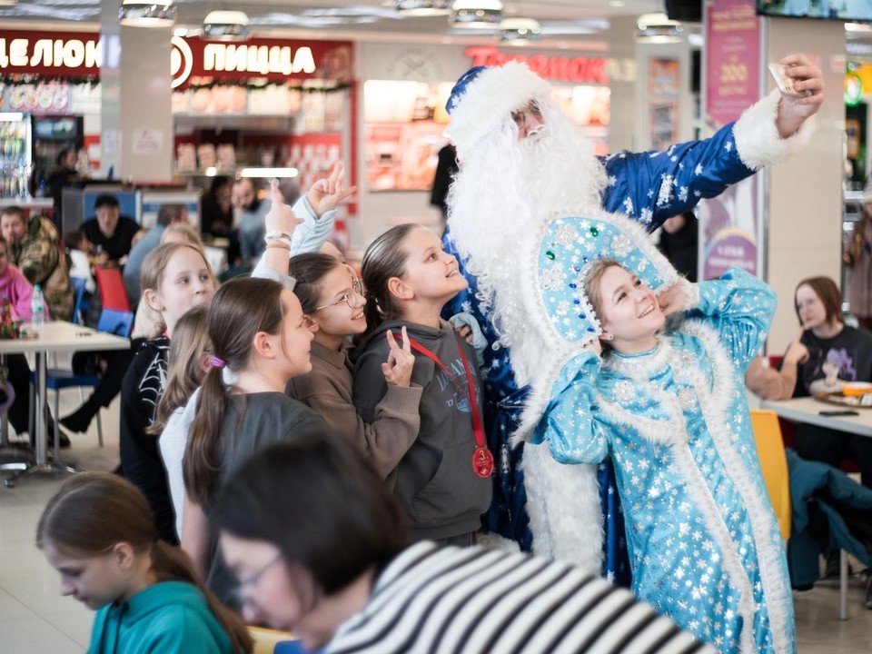 В Люберцах более 500 детей смастерили новогодние игрушки и стали помощниками Деда Мороза