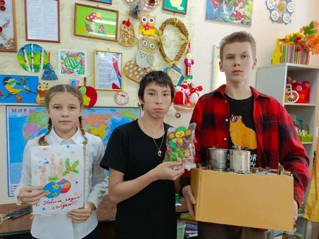 Более 150 чебурашек подготовили для бойцов СВО в Запрудненском интернате