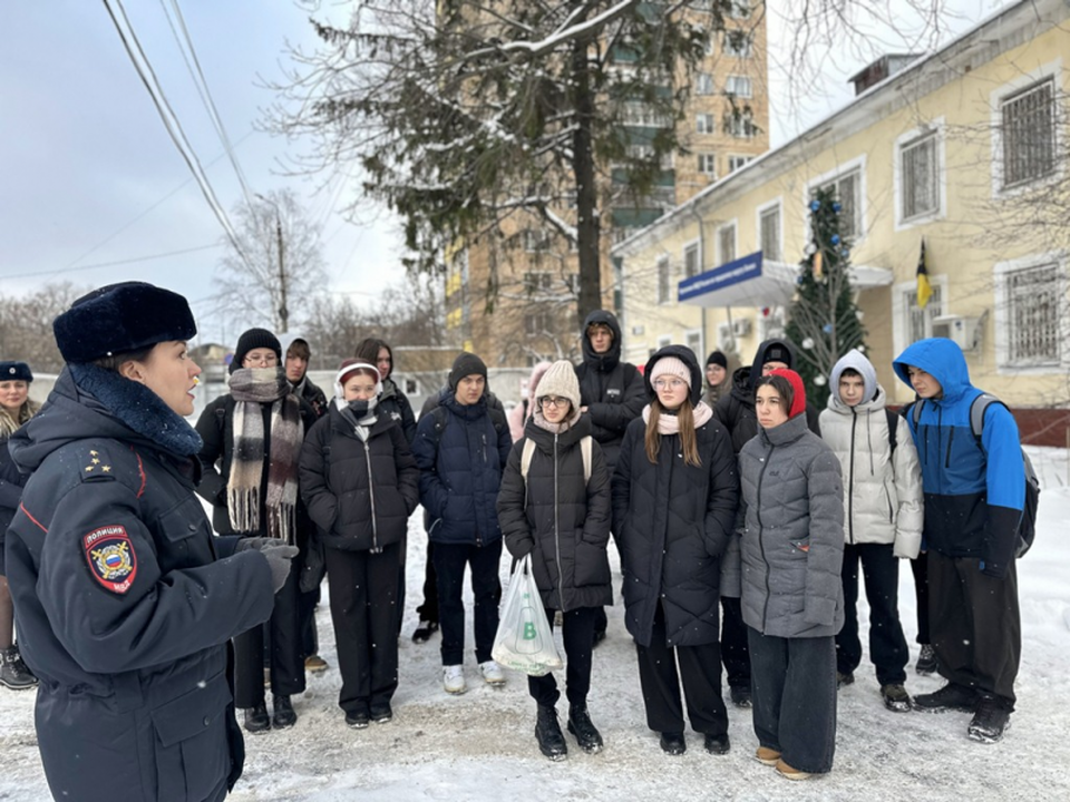 Химкинские старшеклассники познакомились с работой полицейских