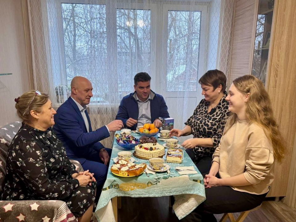Денис Майданов подарил семье участника СВО из Можайска новый холодильник